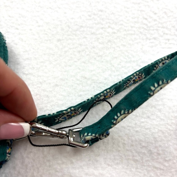 Vera BradleyGreen Paisley Embroider Rooster Inner Lined Penguin Wristlet Wallet - Picture 12 of 14